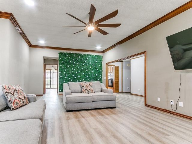 1820 E Main Street, Moore, OK 73160