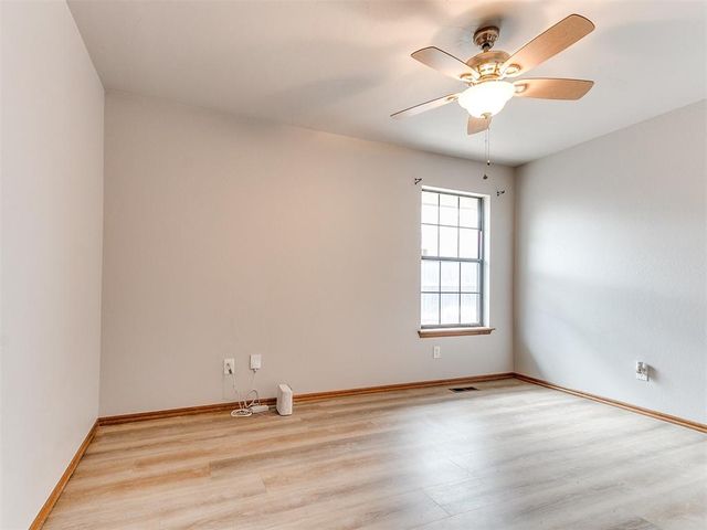 1820 E Main Street, Moore, OK 73160