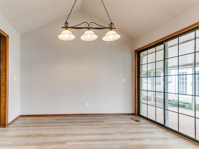 1820 E Main Street, Moore, OK 73160