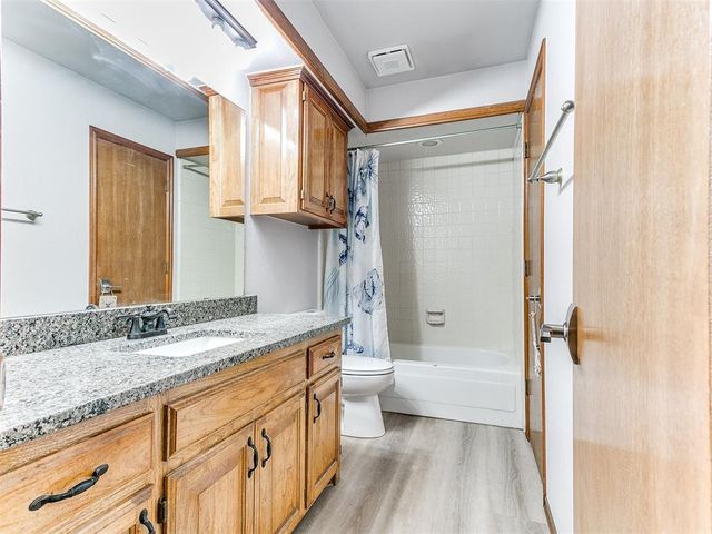 1820 E Main Street, Moore, OK 73160