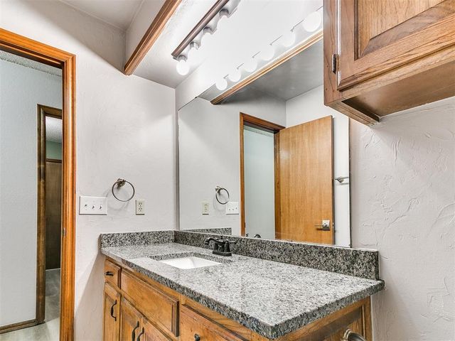 1820 E Main Street, Moore, OK 73160