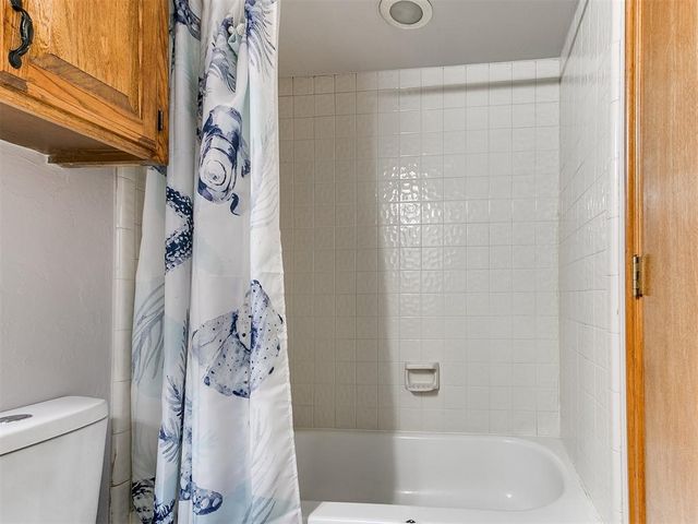 1820 E Main Street, Moore, OK 73160