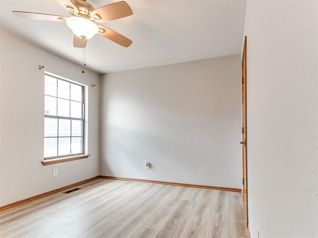 1820 E Main Street, Moore, OK 73160