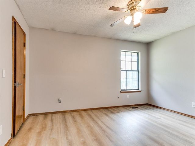 1820 E Main Street, Moore, OK 73160