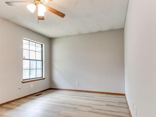 1820 E Main Street, Moore, OK 73160