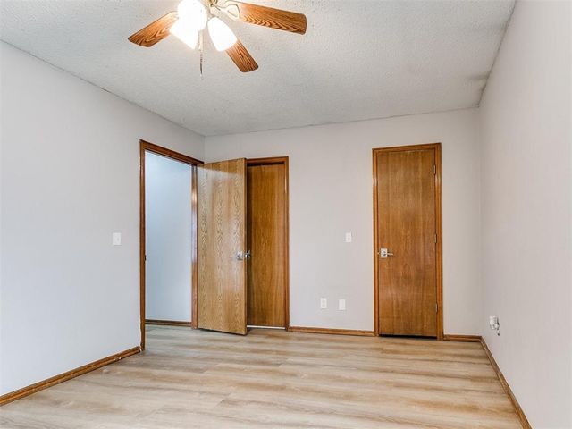 1820 E Main Street, Moore, OK 73160