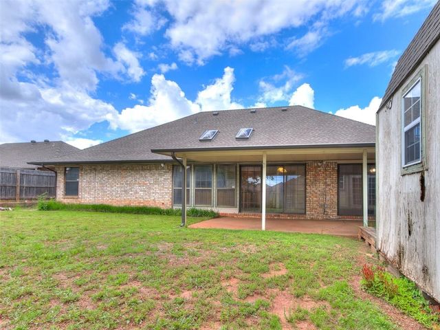 1820 E Main Street, Moore, OK 73160