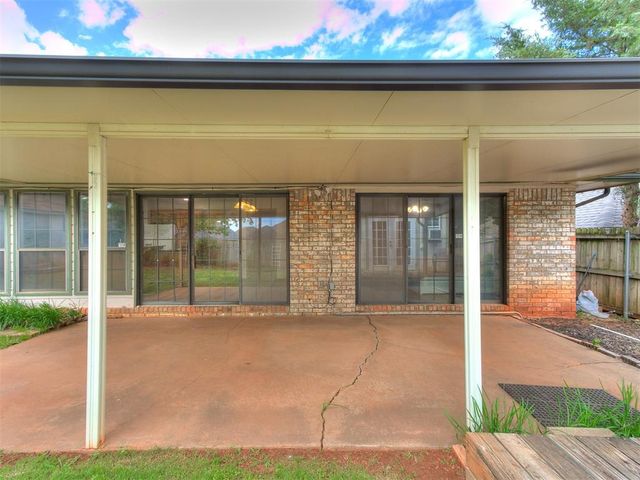 1820 E Main Street, Moore, OK 73160