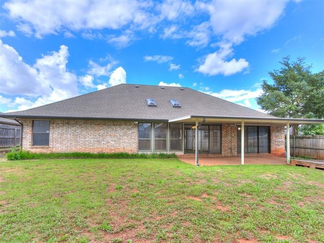 1820 E Main Street, Moore, OK 73160