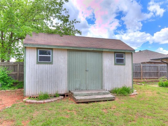 1820 E Main Street, Moore, OK 73160