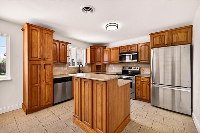 2964 Kennedy Dr, Yuba City, CA 95993