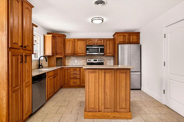 2964 Kennedy Dr, Yuba City, CA 95993