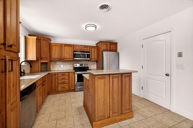2964 Kennedy Dr, Yuba City, CA 95993