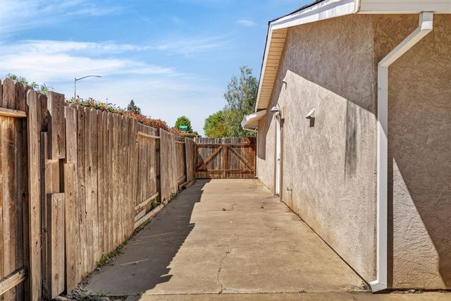 2964 Kennedy Dr, Yuba City, CA 95993