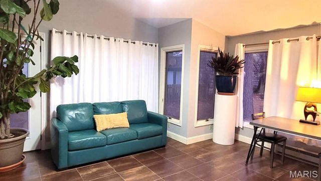 7120 Lindell Boulevard, University City, MO 63130