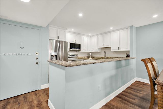 1516 S Lakeside Drive 105, Lake Worth, FL 33460