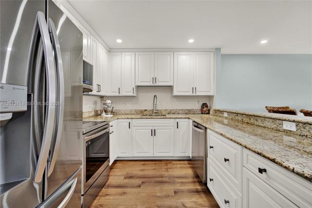 1516 S Lakeside Drive 105, Lake Worth, FL 33460