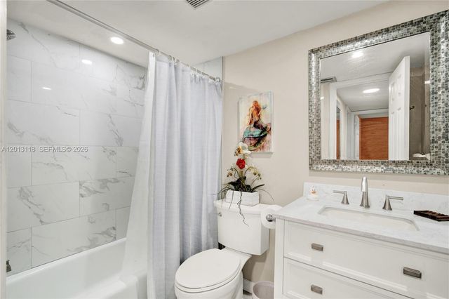 1516 S Lakeside Drive 105, Lake Worth, FL 33460