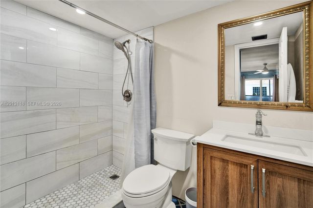 1516 S Lakeside Drive 105, Lake Worth, FL 33460
