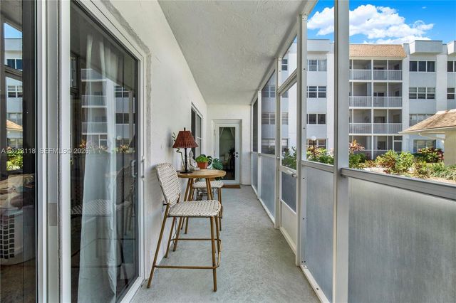 1516 S Lakeside Drive 105, Lake Worth, FL 33460