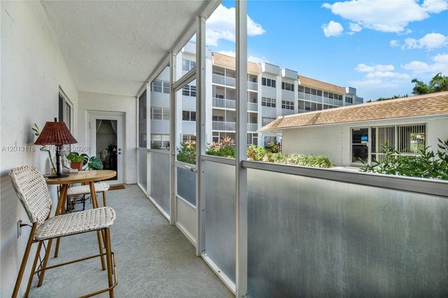 1516 S Lakeside Drive 105, Lake Worth, FL 33460