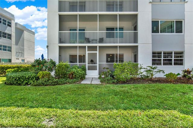 1516 S Lakeside Drive 105, Lake Worth, FL 33460