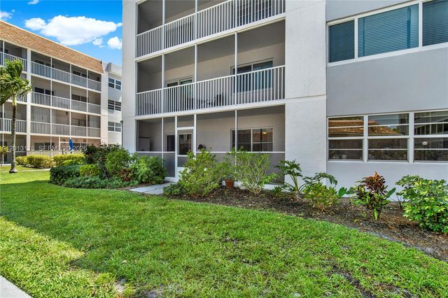 1516 S Lakeside Drive 105, Lake Worth, FL 33460