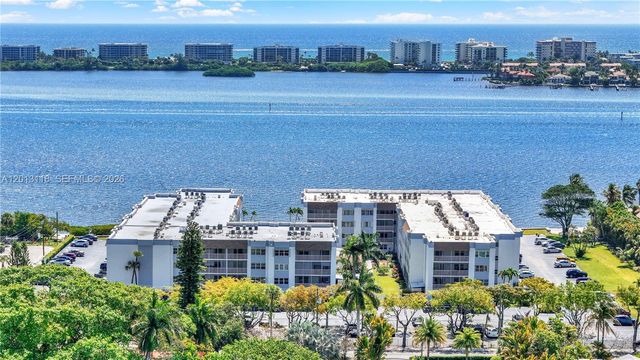 1516 S Lakeside Drive 105, Lake Worth, FL 33460