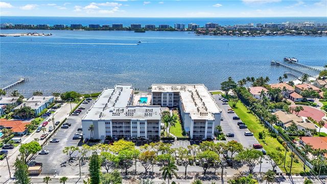 1516 S Lakeside Drive 105, Lake Worth, FL 33460