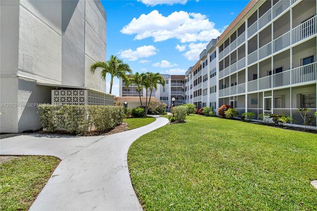 1516 S Lakeside Drive 105, Lake Worth, FL 33460