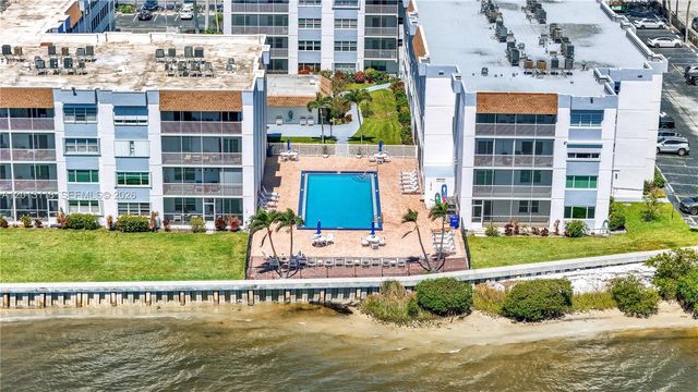 1516 S Lakeside Drive 105, Lake Worth, FL 33460