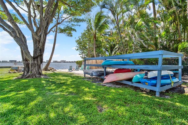 1516 S Lakeside Drive 105, Lake Worth, FL 33460