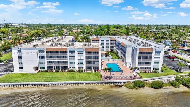 1516 S Lakeside Drive 105, Lake Worth, FL 33460