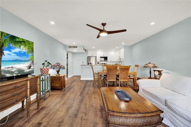 1516 S Lakeside Drive 105, Lake Worth, FL 33460