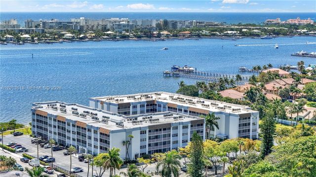 1516 S Lakeside Drive 105, Lake Worth, FL 33460