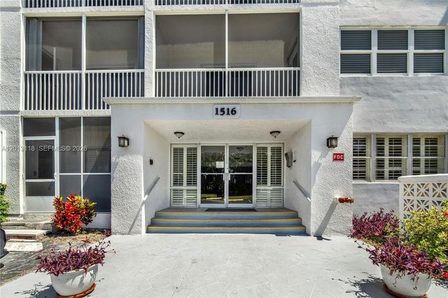 1516 S Lakeside Drive 105, Lake Worth, FL 33460