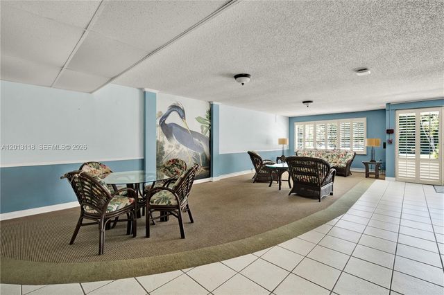 1516 S Lakeside Drive 105, Lake Worth, FL 33460