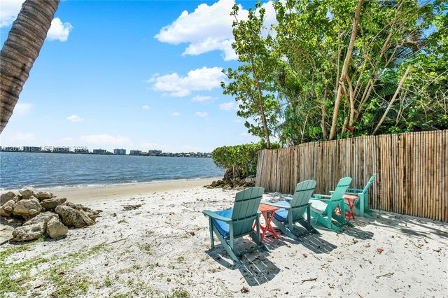 1516 S Lakeside Drive 105, Lake Worth, FL 33460