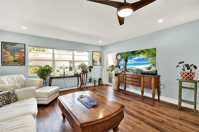 1516 S Lakeside Drive 105, Lake Worth, FL 33460