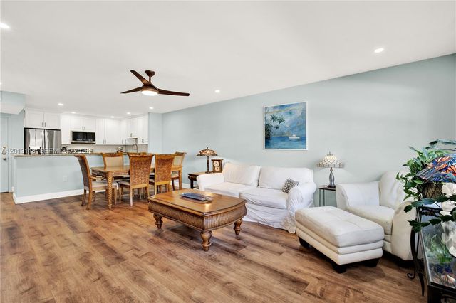 1516 S Lakeside Drive 105, Lake Worth, FL 33460