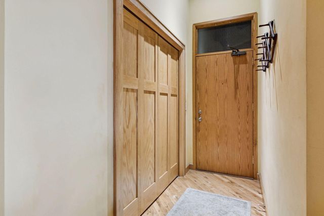 289 5th Street E 403, Saint Paul, MN 55101