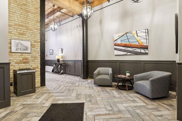 289 5th Street E 403, Saint Paul, MN 55101