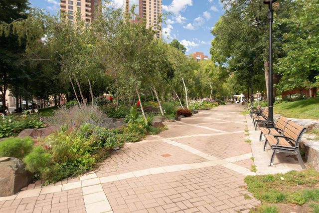 289 5th Street E 403, Saint Paul, MN 55101