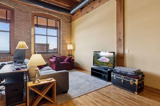 289 5th Street E 403, Saint Paul, MN 55101