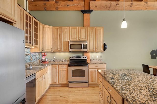 289 5th Street E 403, Saint Paul, MN 55101