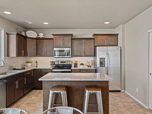 6622 W IRISH CIR, Rathdrum, ID 83858