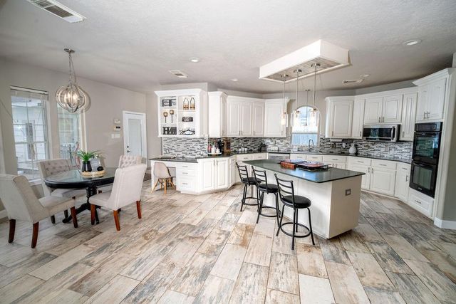 2006 Pebble Lane, Friendswood, TX 77546