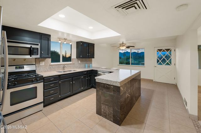 1015 N Camino Del Codorniz, Tucson, AZ 85748