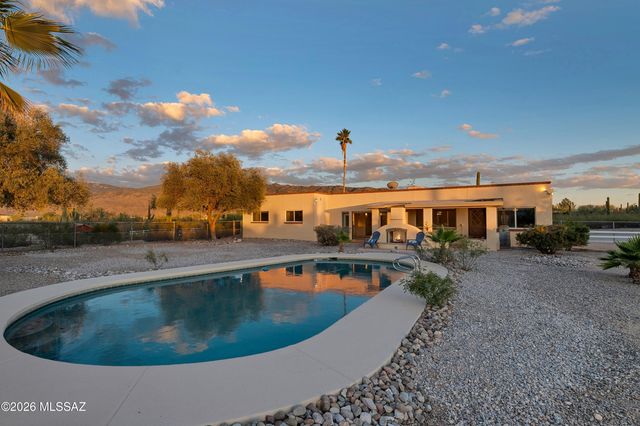 1015 N Camino Del Codorniz, Tucson, AZ 85748