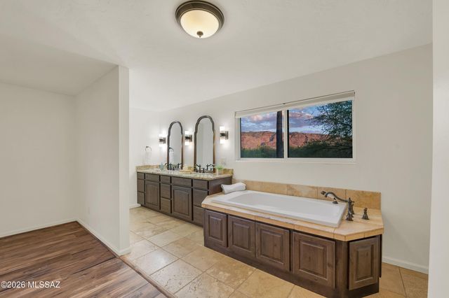 1015 N Camino Del Codorniz, Tucson, AZ 85748
